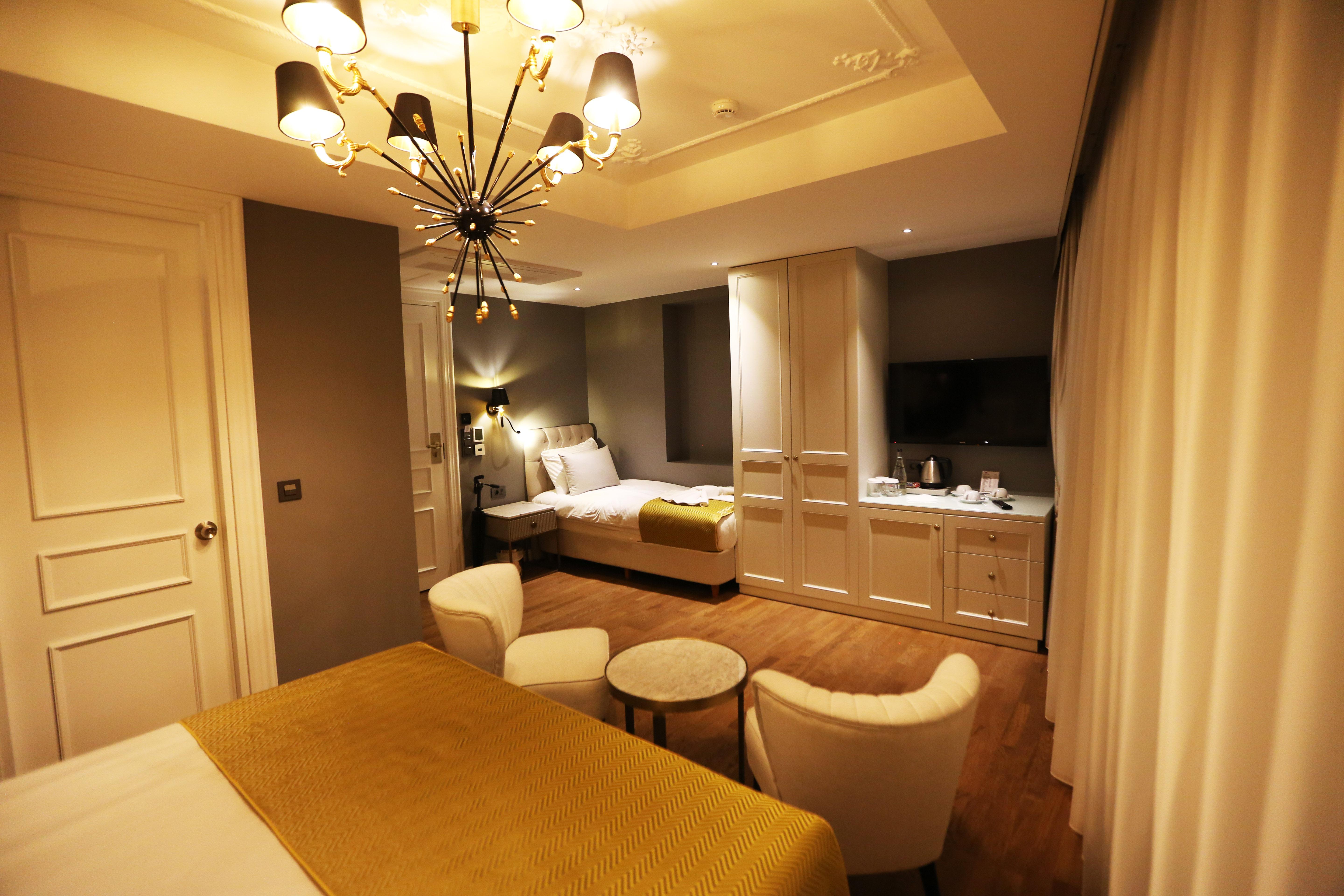 מלון Royal Tophane 3*
